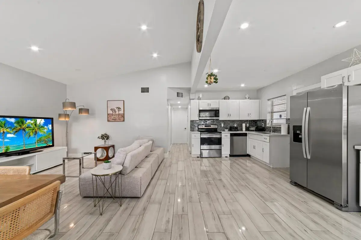 371 Kentucky Avenue, Fort Lauderdale FL 33312