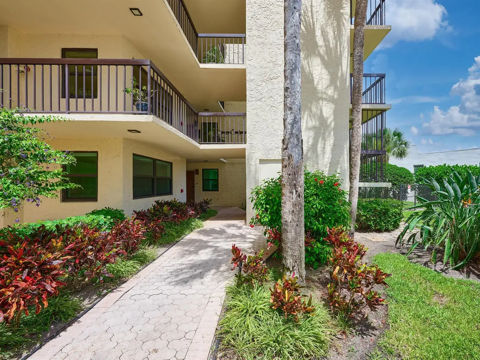 374 Golfview Road # 106, North Palm Beach FL 33408 photo 3