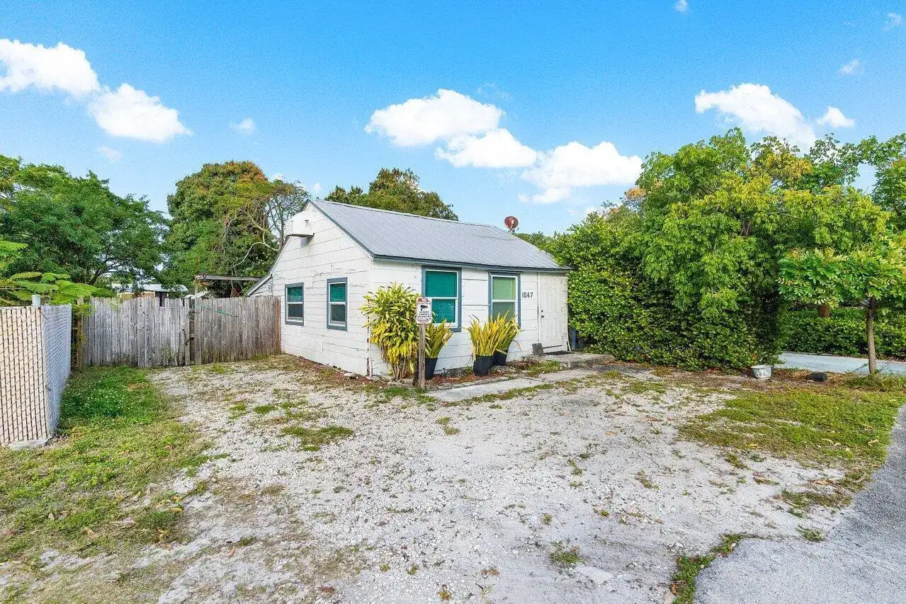 1047 Miner Road, Lake Worth FL 33462 photo 2