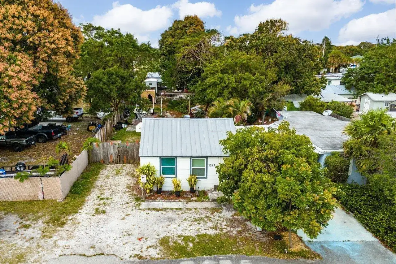 1047 Miner Road, Lake Worth FL 33462 photo 3