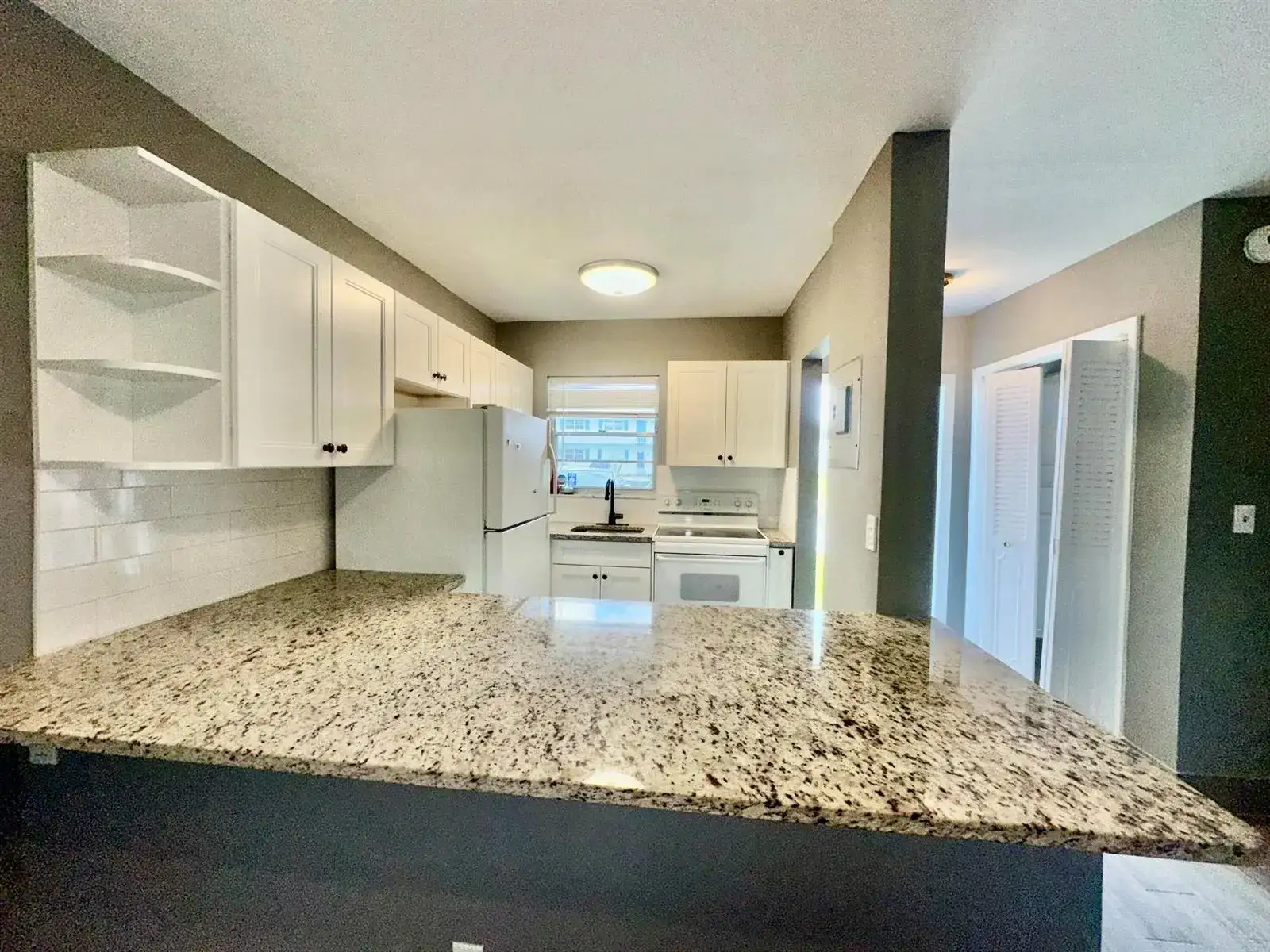 1113 LAKE Terrace # 107, Boynton Beach FL 33426 photo 2