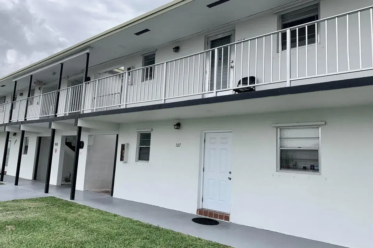 1113 LAKE Terrace # 107, Boynton Beach FL 33426