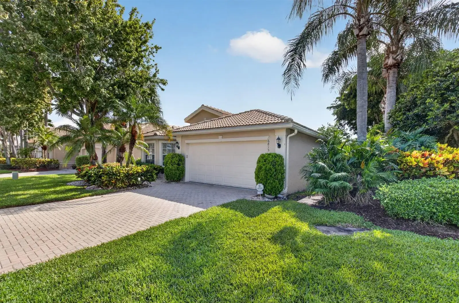 6815 Imperial Beach Circle, Delray Beach FL 33446 photo 2