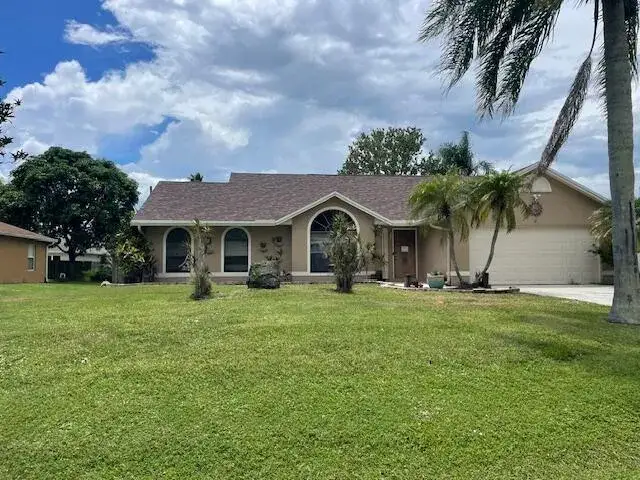 618 SE STREAMLET Avenue, Port St. Lucie FL 34983