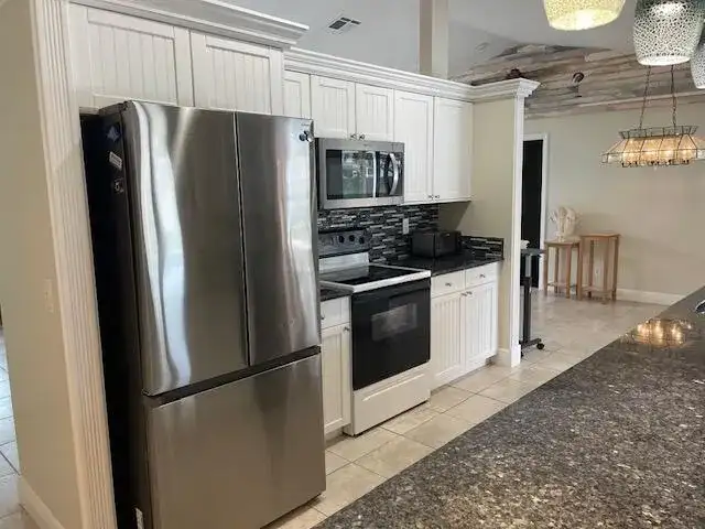 618 SE STREAMLET Avenue, Port St. Lucie FL 34983 photo 5