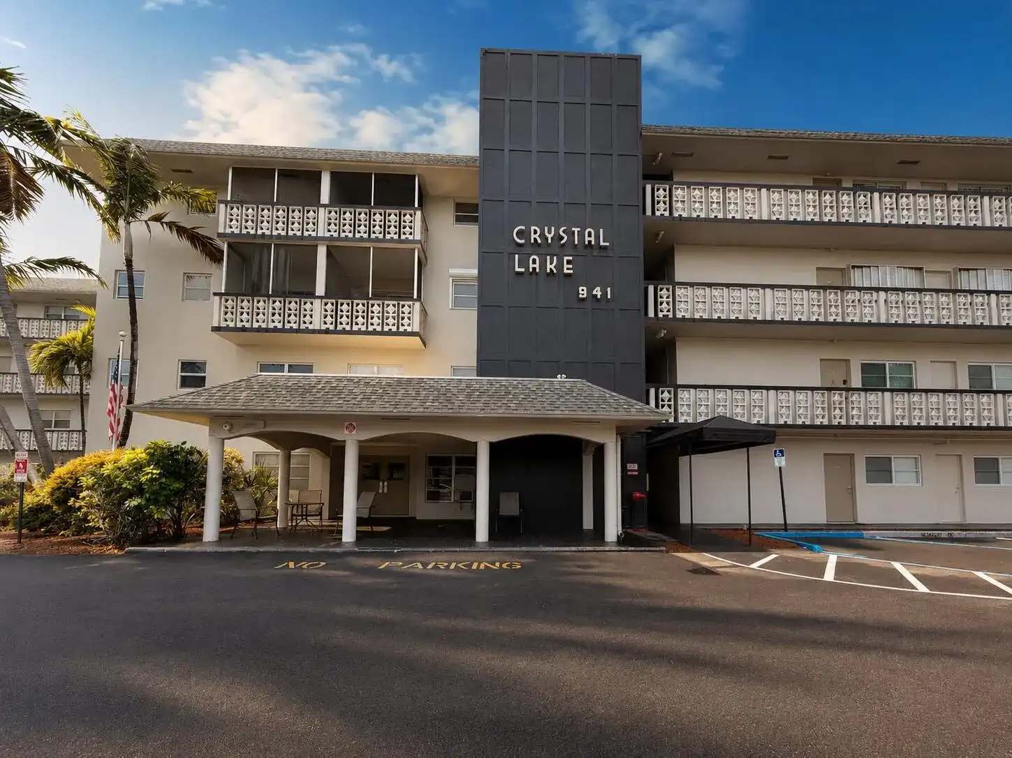 941 CRYSTAL LAKE Drive # 309, Deerfield Beach FL 33064