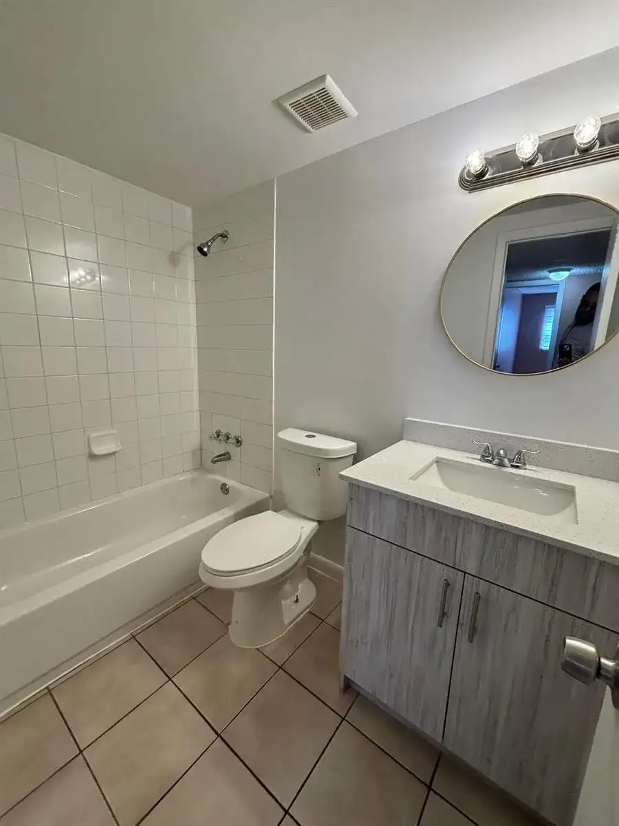 3710 NW 21st Street # 413, Lauderdale Lakes FL 33311 photo 4