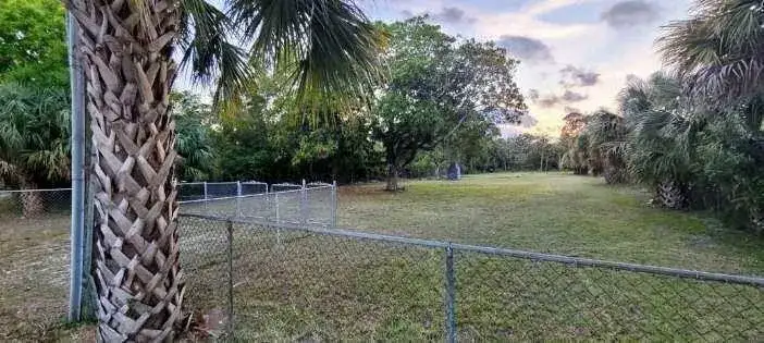 1099 N HAVERHILL Road, Haverhill FL 33417 photo 2