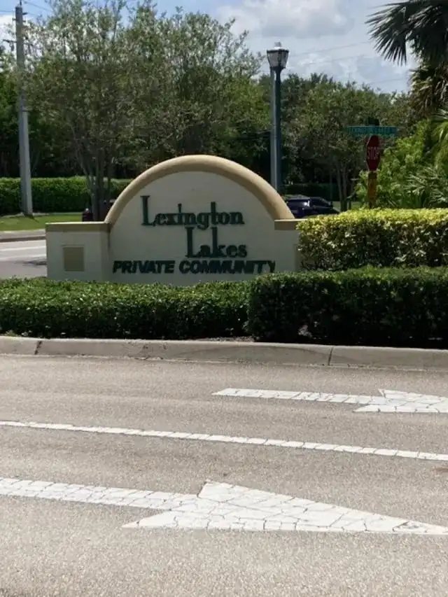 1571 SE HAMPSHIRE Way # 102, Stuart FL 34994