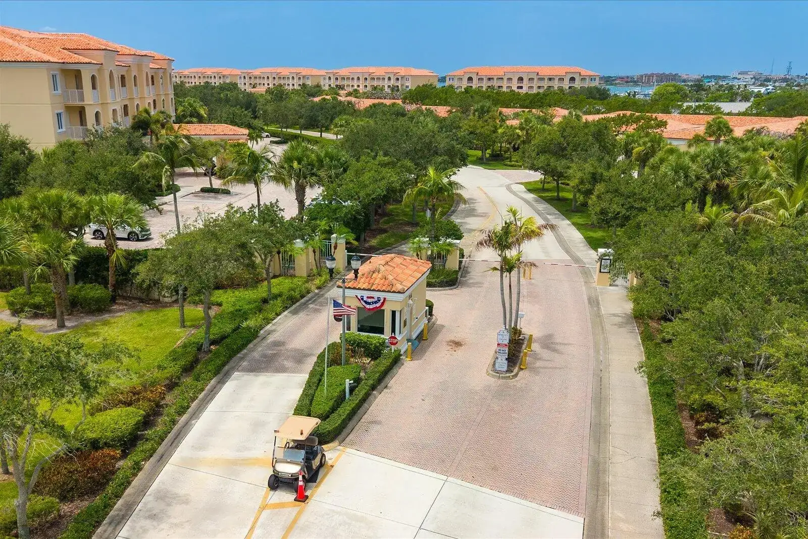 36 HARBOUR ISLE Drive W # 104, Fort Pierce FL 34949 photo 2