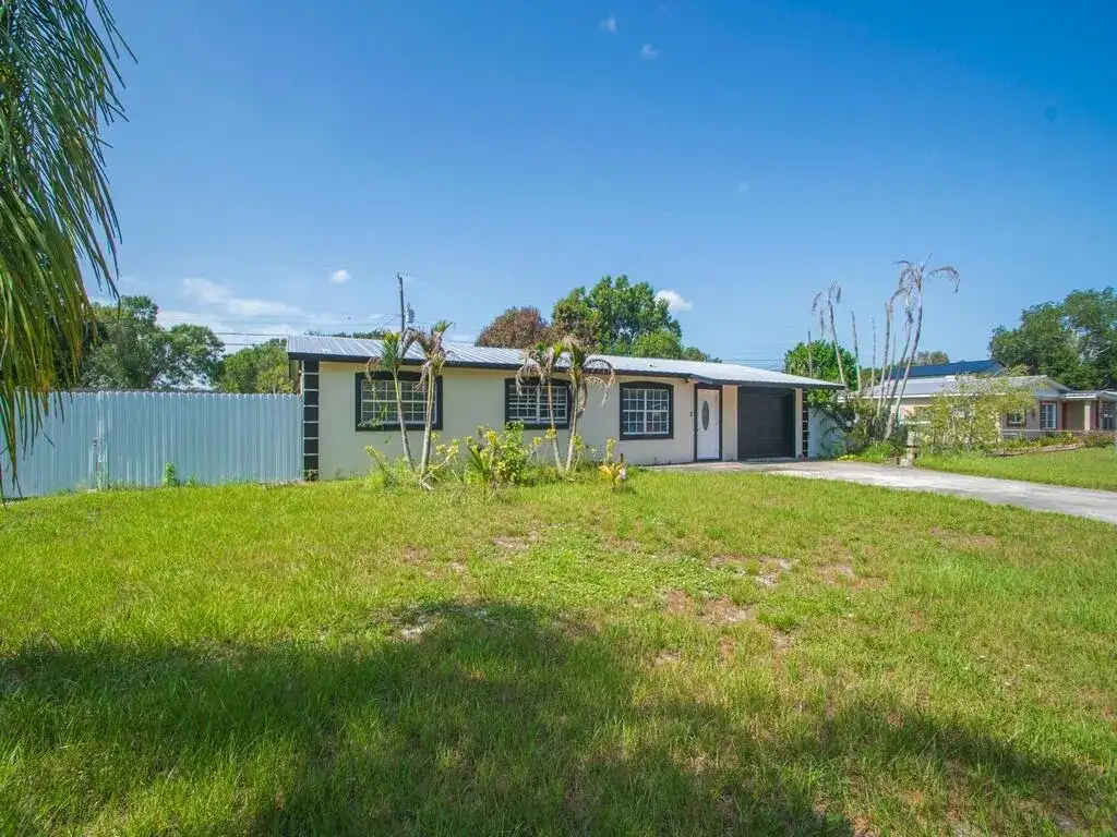 355 JOHNSTON Street, Fort Pierce FL 34982 photo 2