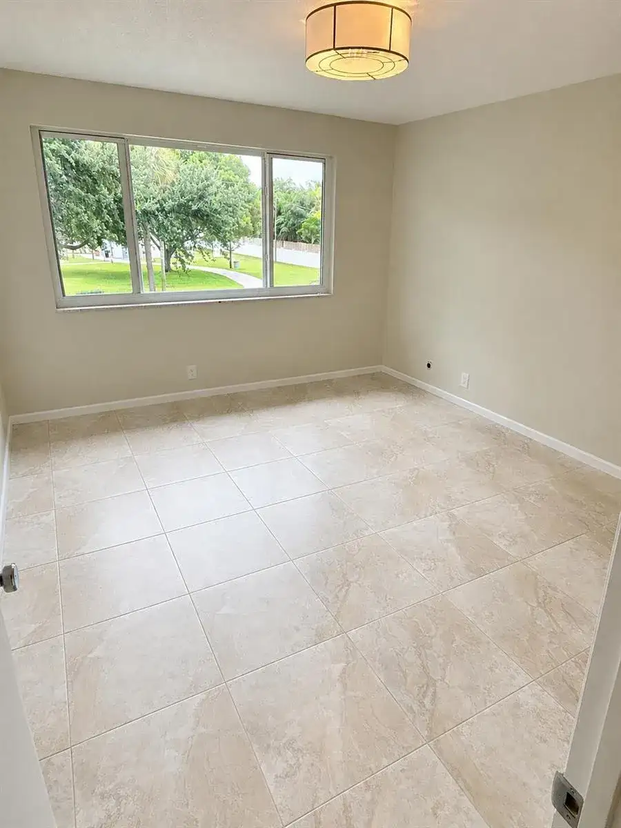 421 S LAKESIDE Drive # 7, FL 33460 photo 3