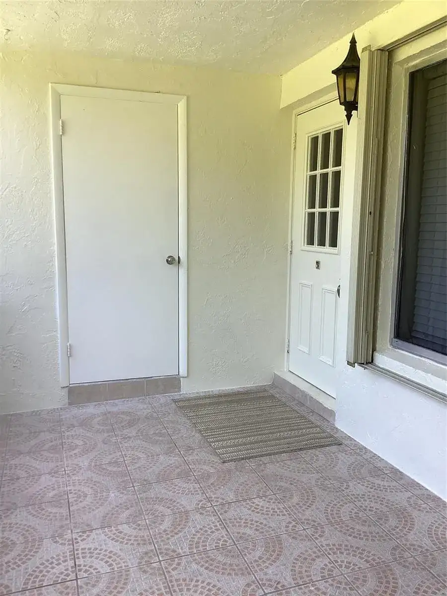 5927 LA PINATA Boulevard # 1, FL 33463 photo 3