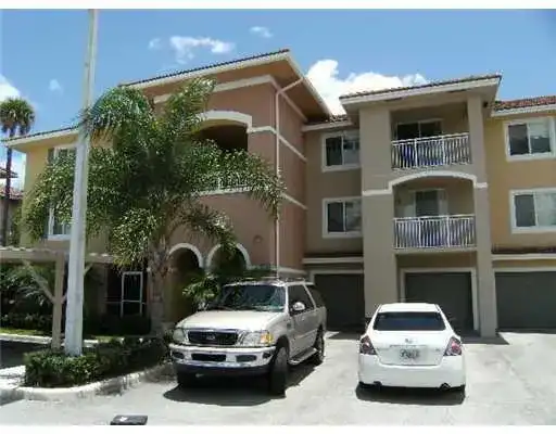 6529 EMERALD DUNES Drive # 302, West Palm Beach FL 33411