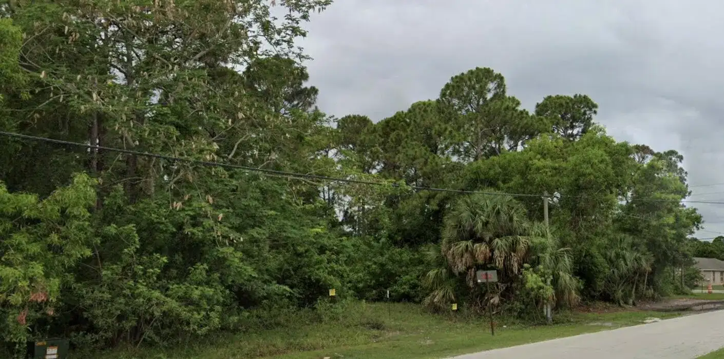866 SE WALTERS Terrace, Port St. Lucie FL 34983 photo 3