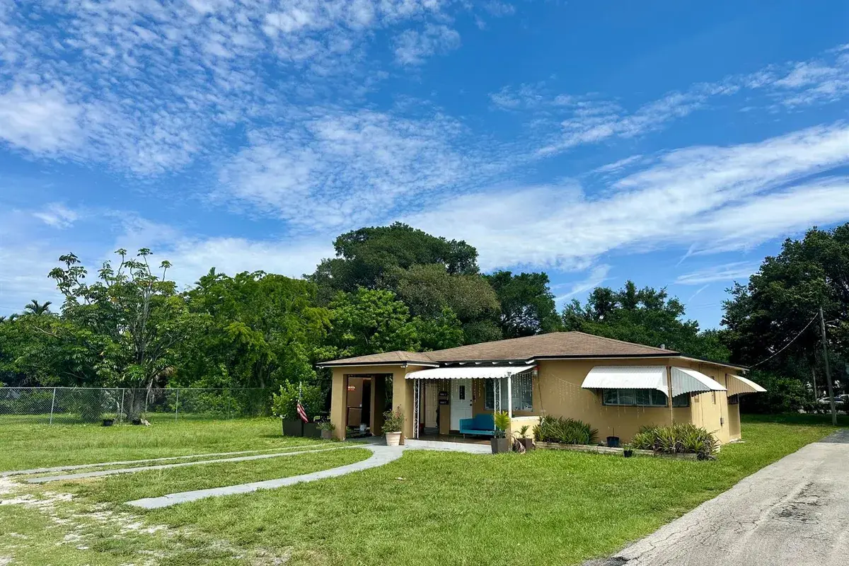 2531 Pierce Street, Hollywood FL 33020