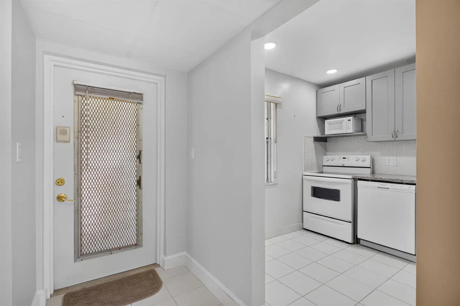 1030 Country Club Drive # 205, Margate FL 33063