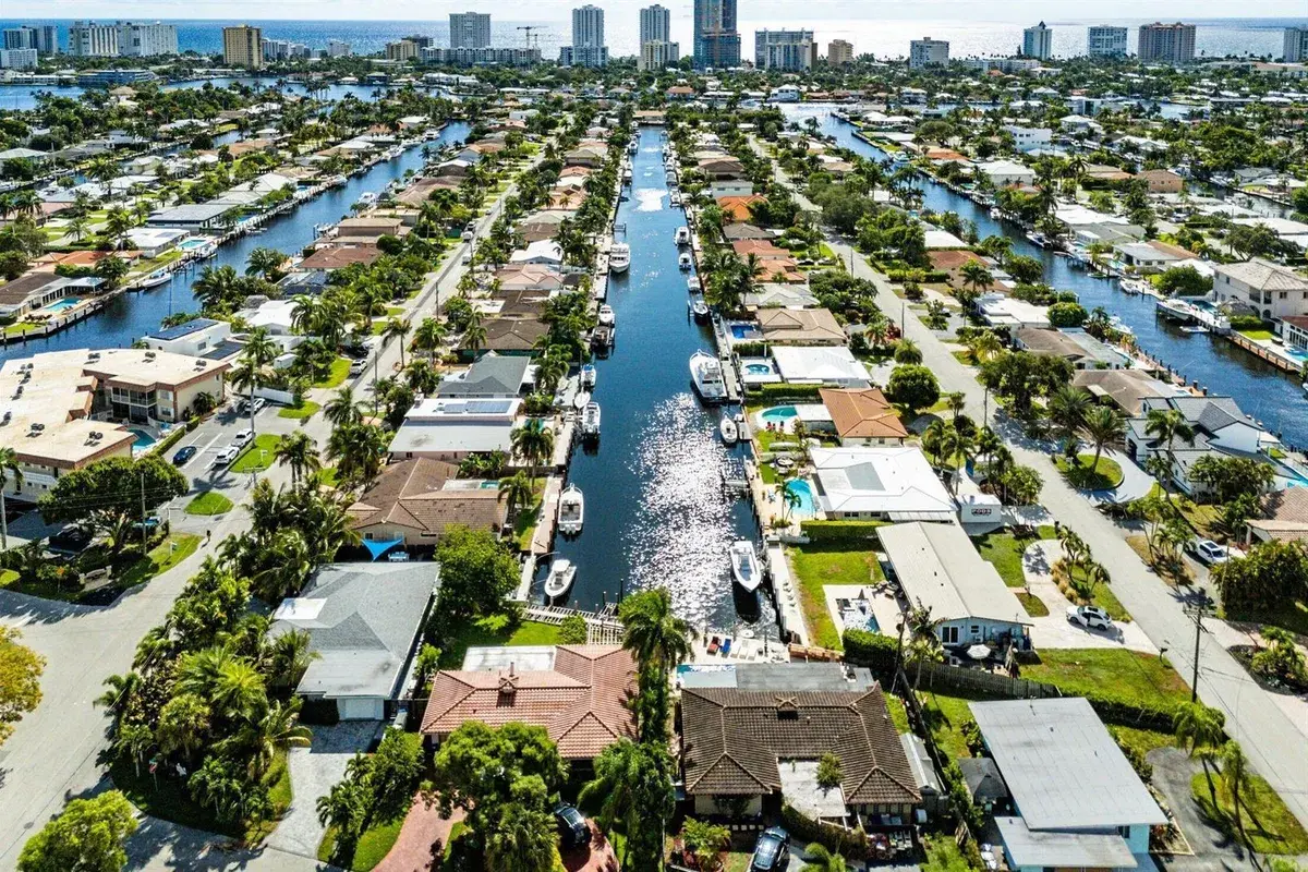 2200 SE 9TH Street, Pompano Beach FL 33062