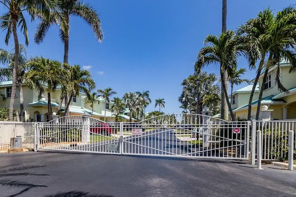 117 Barefoot Cove, Hypoluxo FL 33462 photo 2