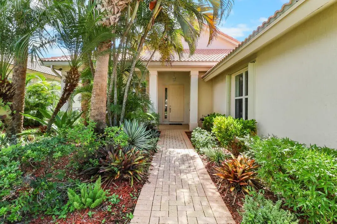 9110 Bay Harbour Circle, West Palm Beach FL 33411 photo 4