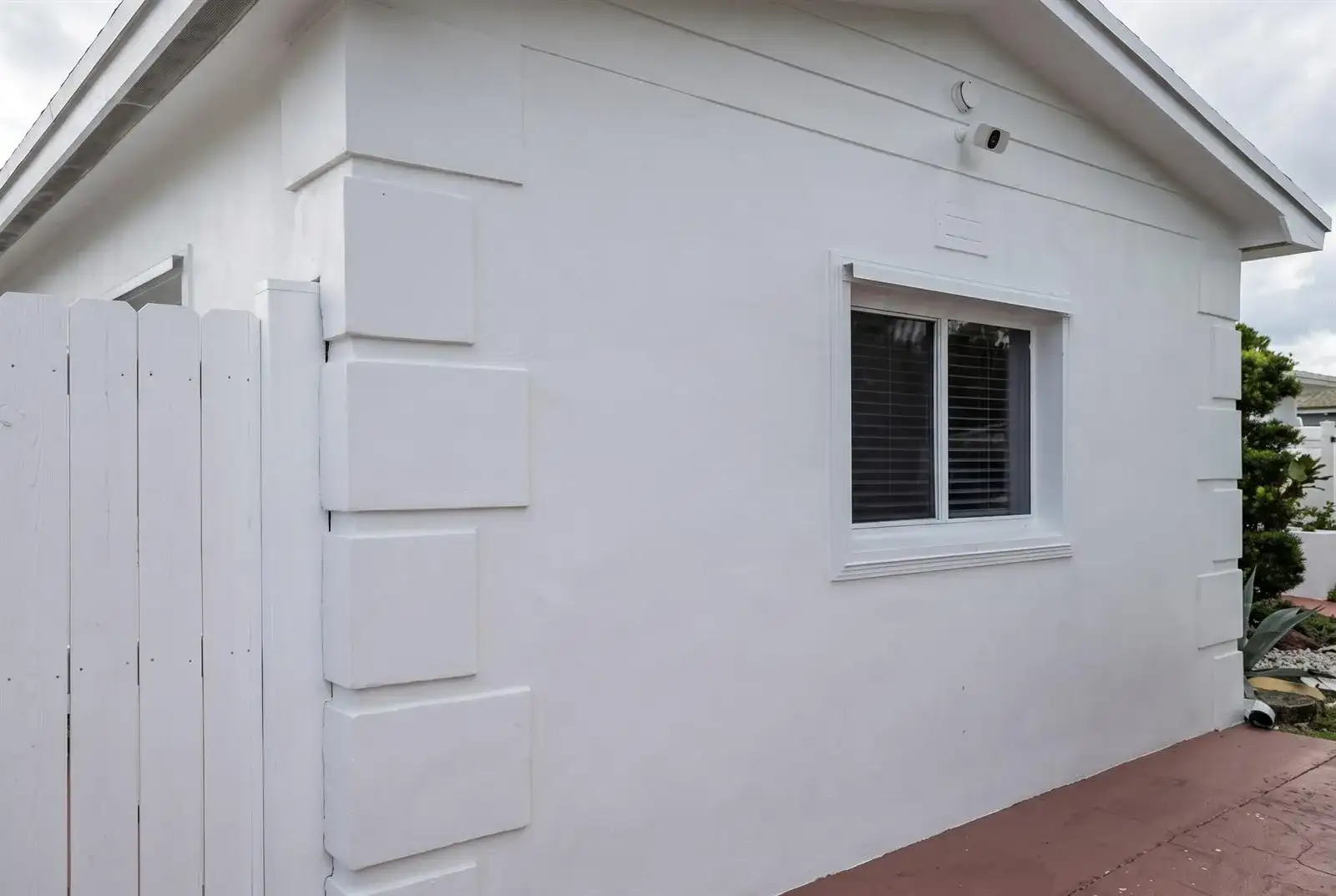 2021 NW 85TH Avenue, Pembroke Pines FL 33024 photo 2