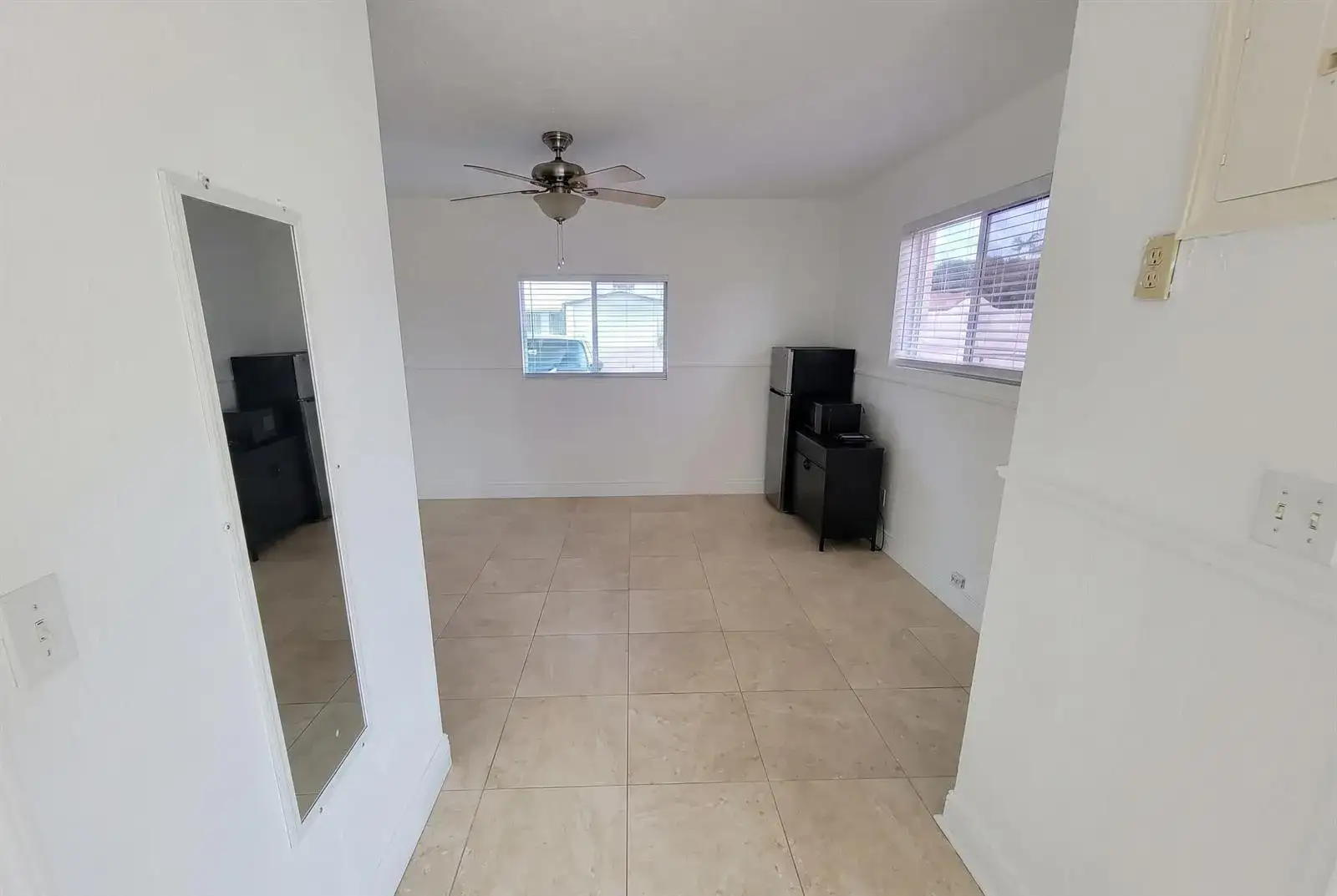 2021 NW 85TH Avenue, Pembroke Pines FL 33024 photo 3