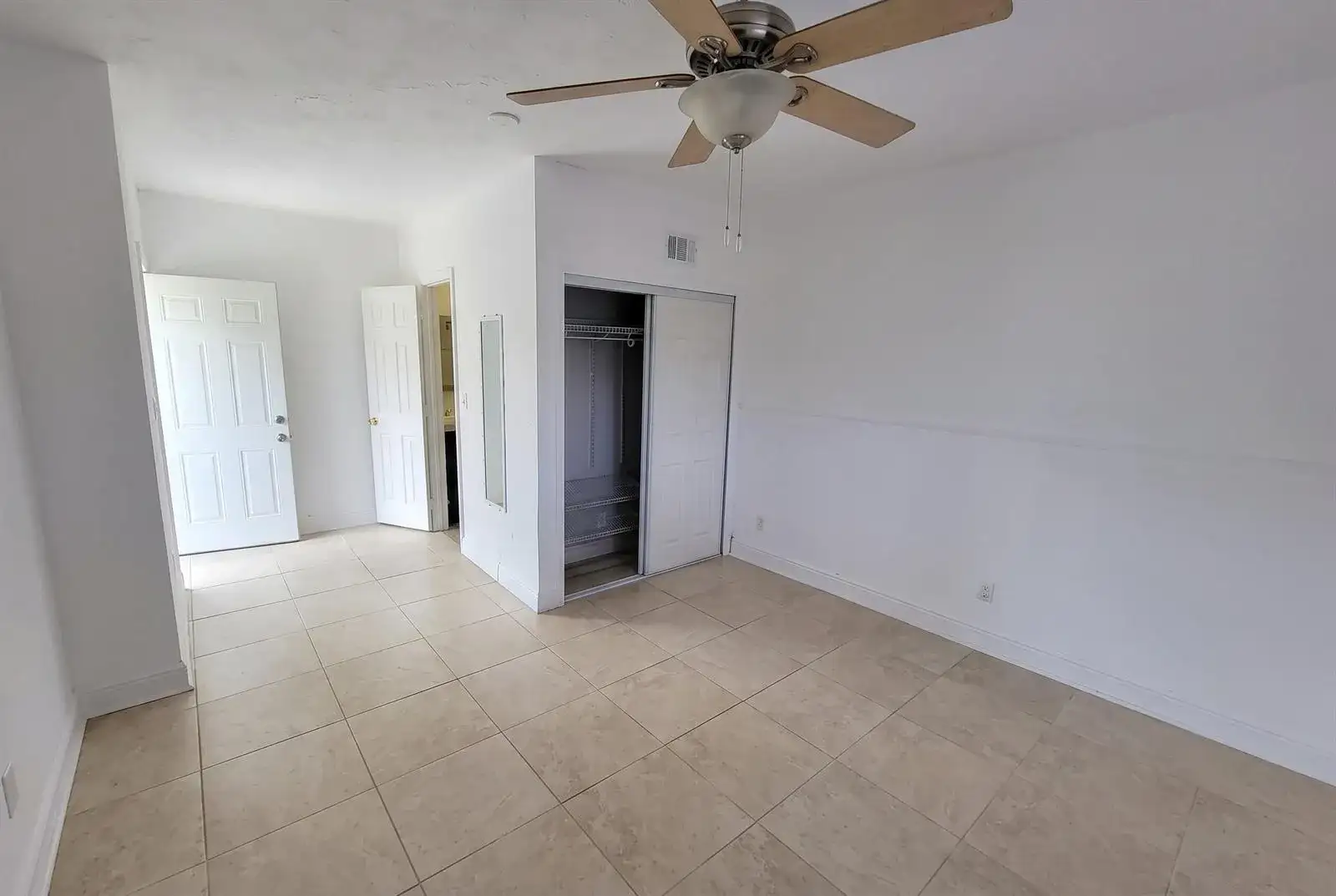 2021 NW 85TH Avenue, Pembroke Pines FL 33024 photo 4