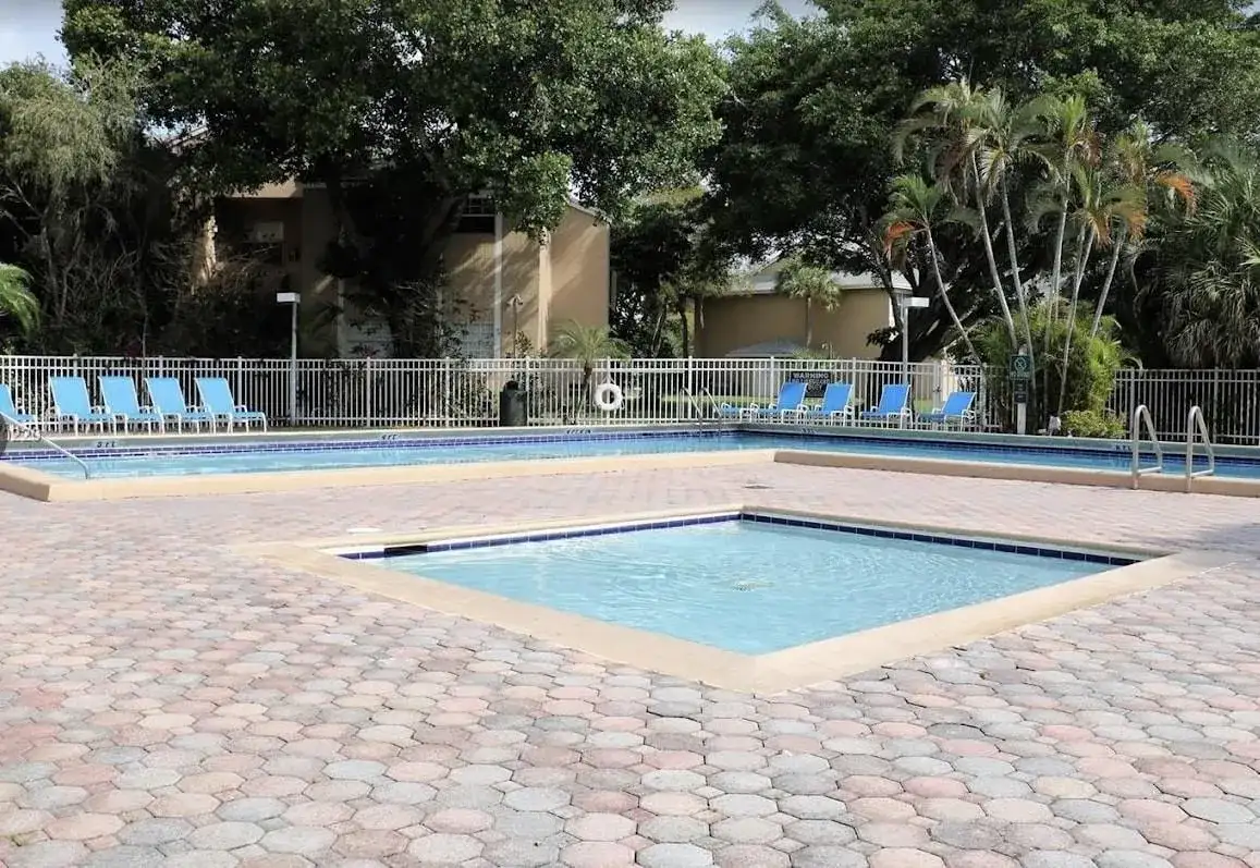 2121 NW 96TH Terrace # 14M, Pembroke Pines FL 33024 photo 4