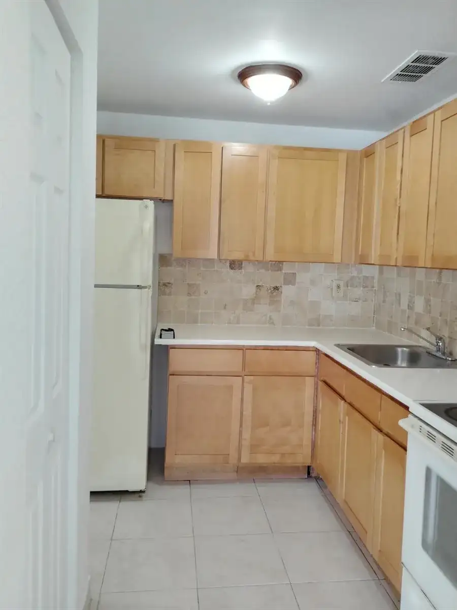407 EXECUTIVE CENTER Drive # 110, West Palm Beach FL 33401 photo 4