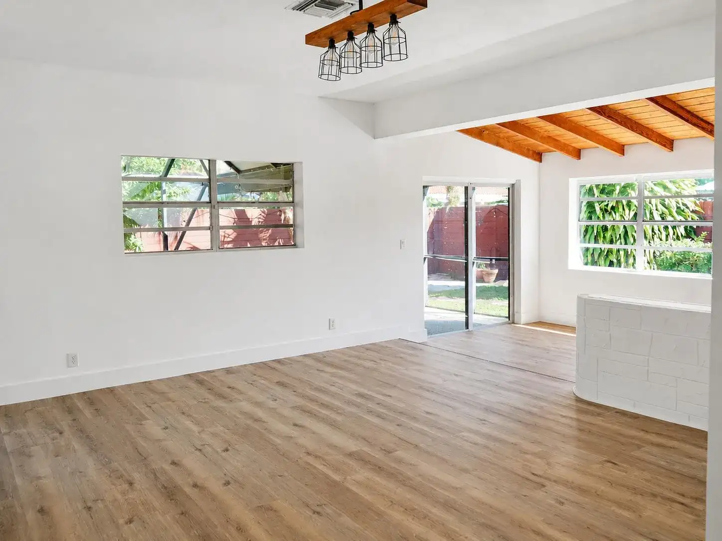 819 NE 2ND Court, Hallandale Beach FL 33009 photo 2