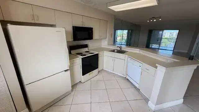 2334 S Cypress Bend Drive # 802, Pompano Beach FL 33069 photo 4