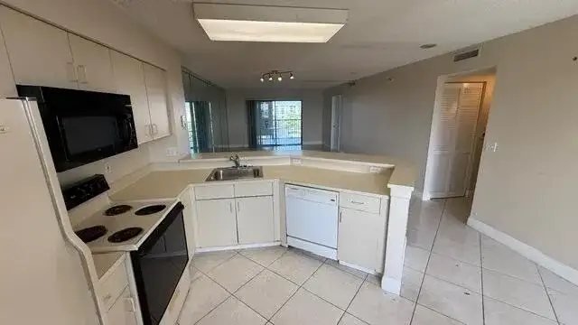 2334 S Cypress Bend Drive # 802, Pompano Beach FL 33069 photo 5