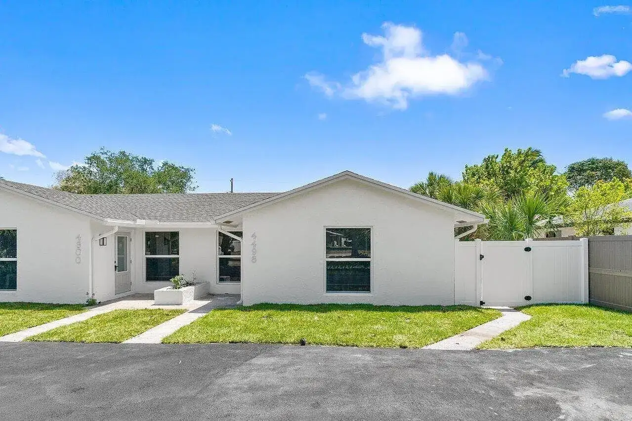 4498 NW 2nd Avenue, Boca Raton FL 33431 photo 2