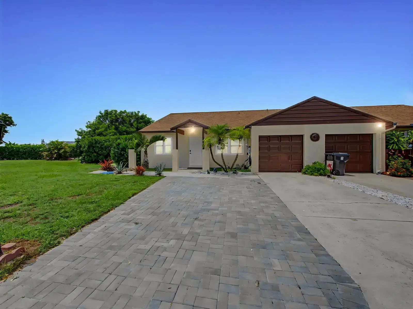 8464 Lake Worth Court, Wellington FL 33467 photo 2