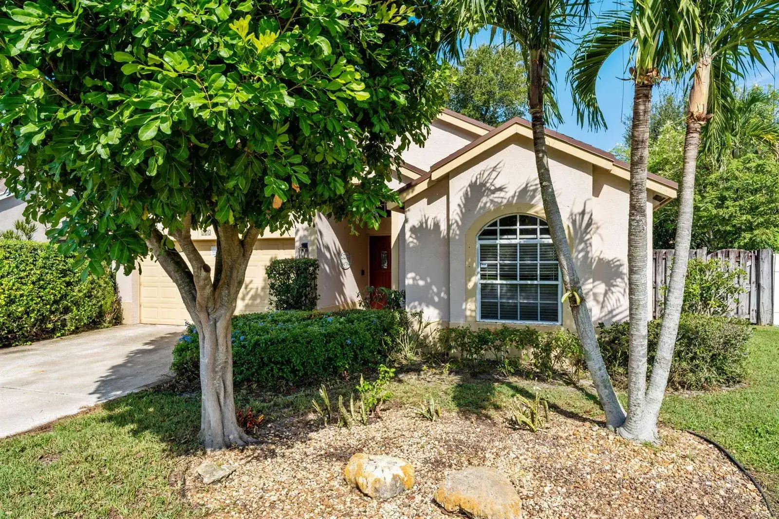 125 Saratoga Boulevard E, Royal Palm Beach FL 33411 photo 3