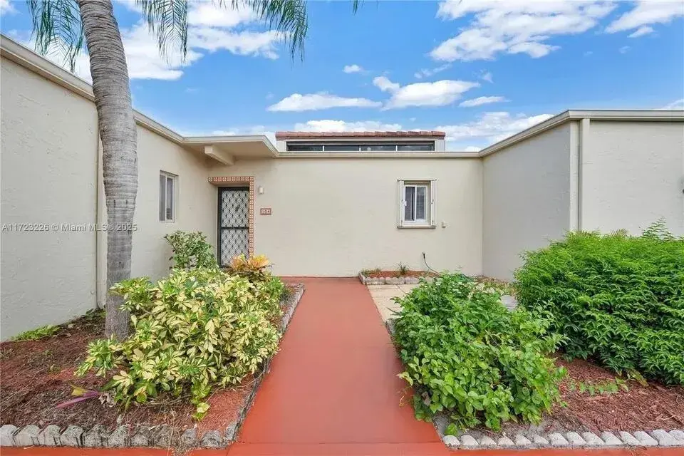 2532 Boundbrook Drive S # 104, Palm Springs FL 33406