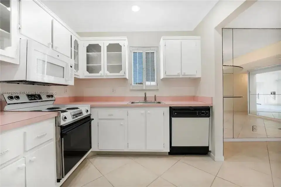 2532 Boundbrook Drive S # 104, Palm Springs FL 33406 photo 3