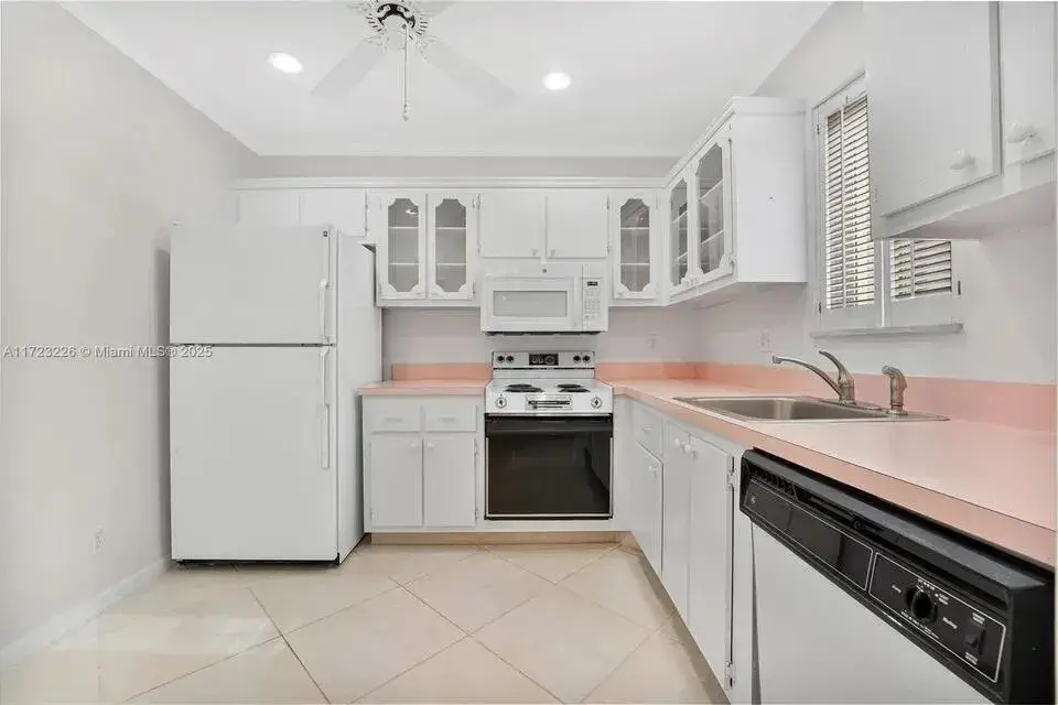 2532 Boundbrook Drive S # 104, Palm Springs FL 33406