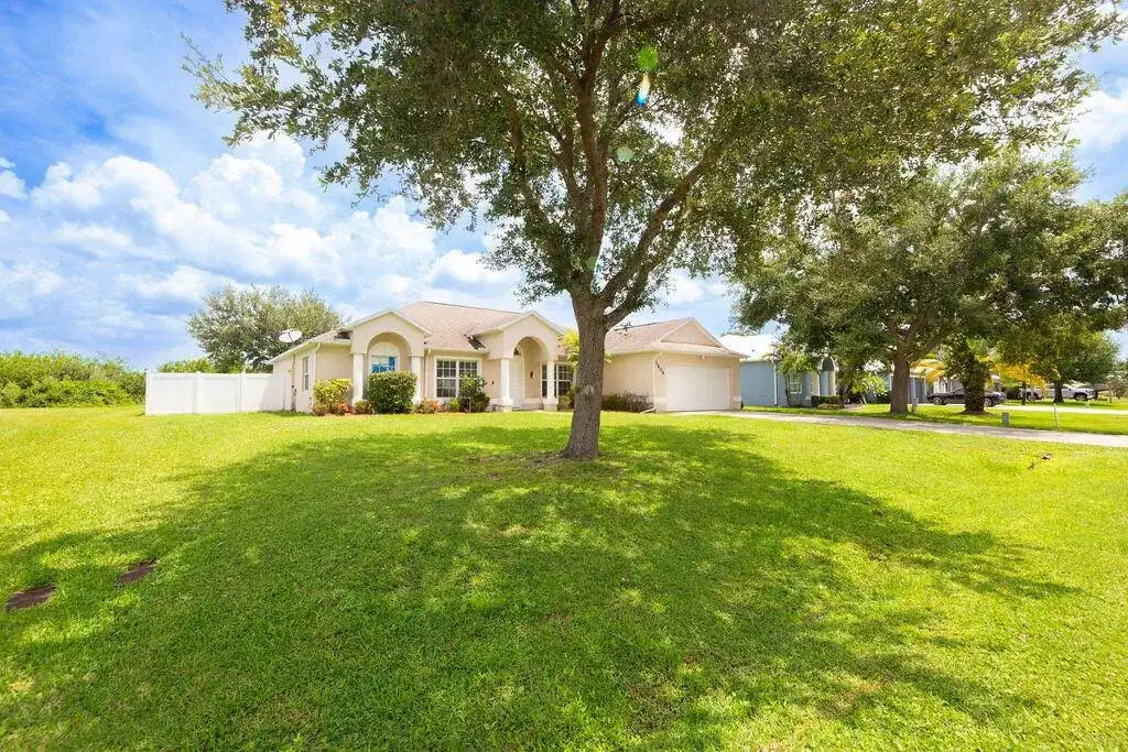 2606 Serenity Circle N, Fort Pierce FL 34981 photo 4