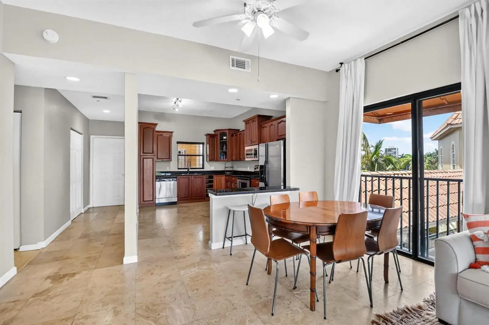 1620 Presidential Way # 402, West Palm Beach FL 33401 photo 2