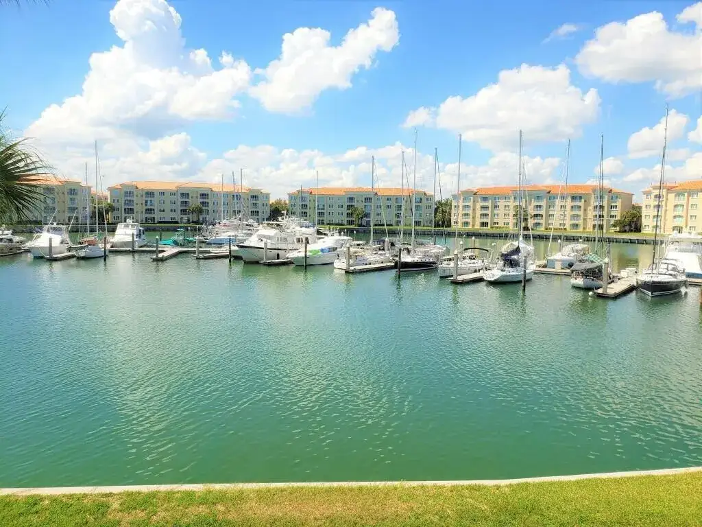 10 HARBOUR ISLE Drive E # 204, Fort Pierce FL 34949