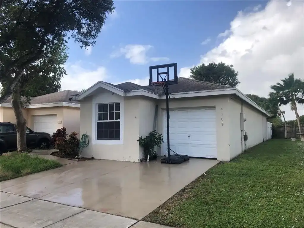 4109 EASTRIDGE Circle, Pompano Beach FL 33064