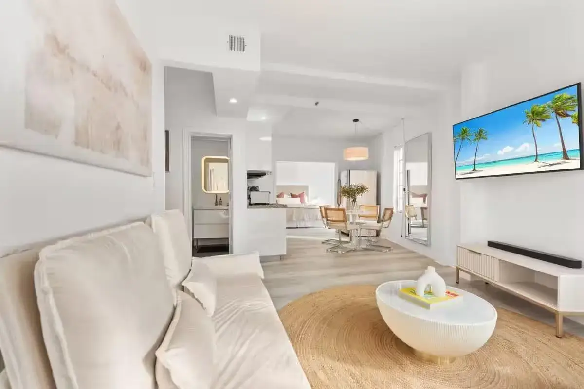 2 bedroom 2 bath Residential for sale at 530 Ocean Drive, Miami Beach FL 33139