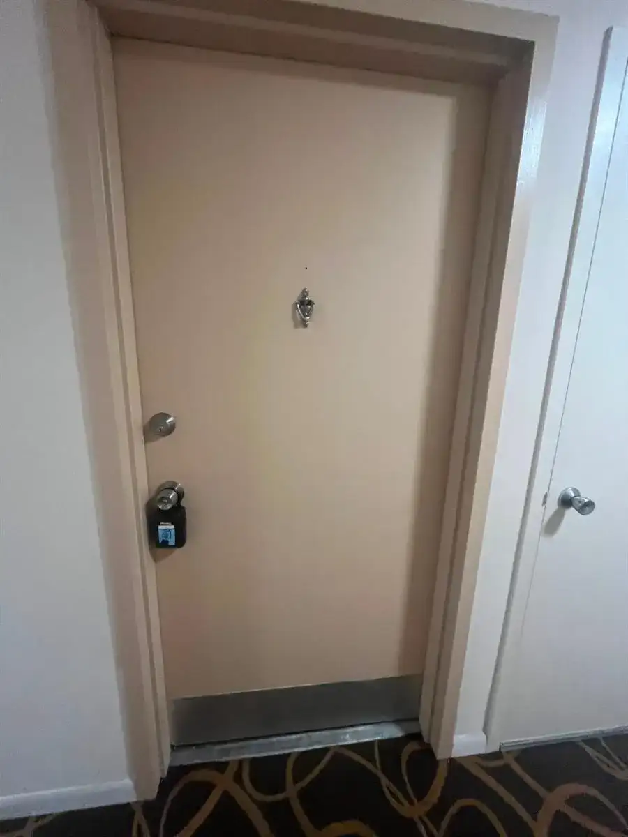 480 EXECUTIVE CENTER Drive # 2F, West Palm Beach FL 33401 photo 2