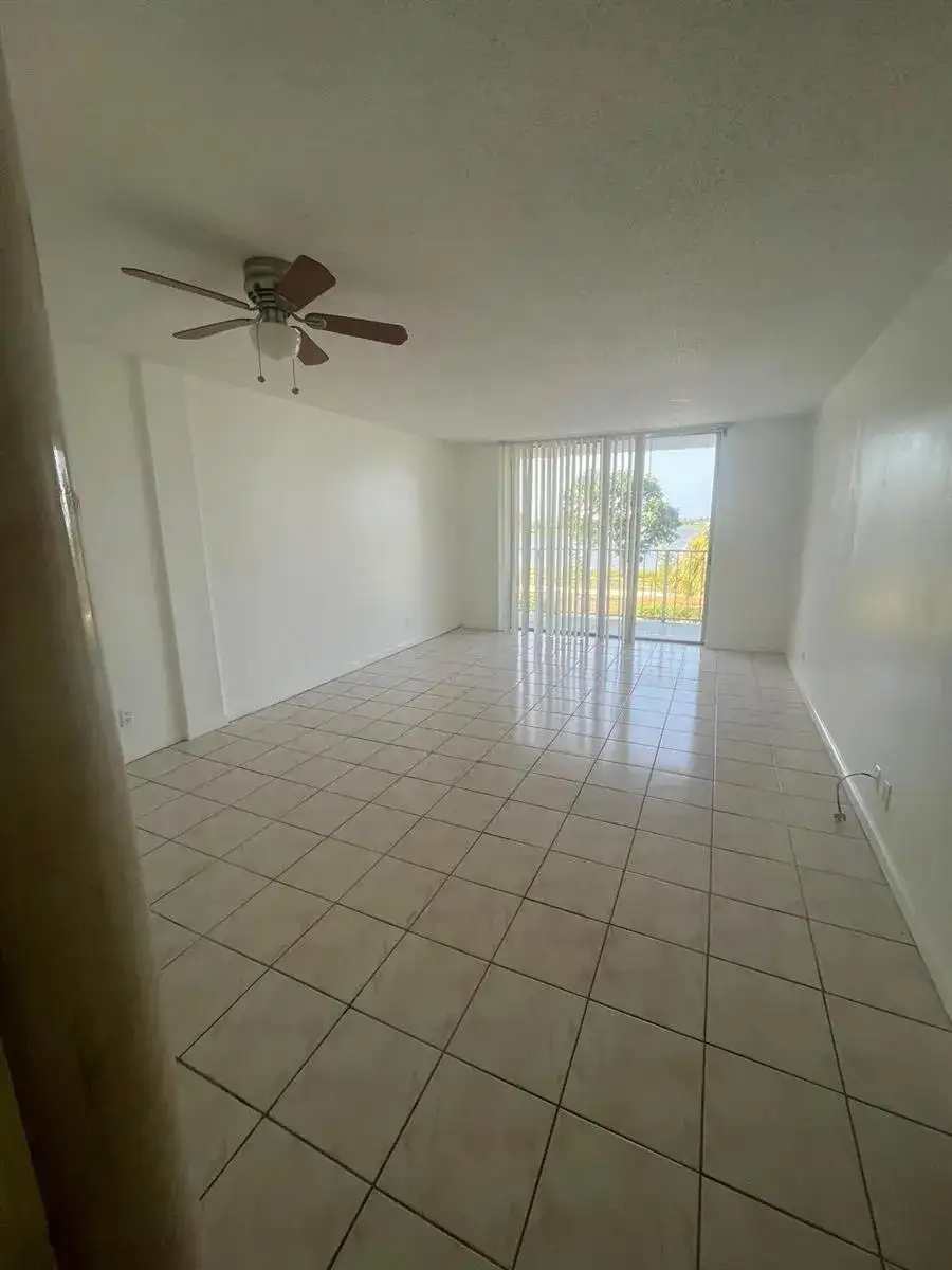 480 EXECUTIVE CENTER Drive # 2F, West Palm Beach FL 33401 photo 5