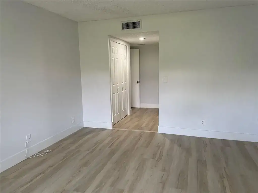 235 LAKEVIEW Drive # 102, Weston FL 33326 photo 4