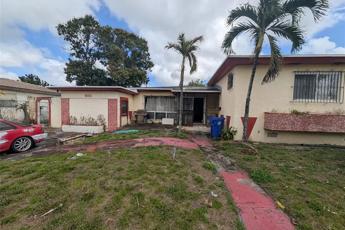 580 E CAMPUS Circle, Fort Lauderdale FL 33312