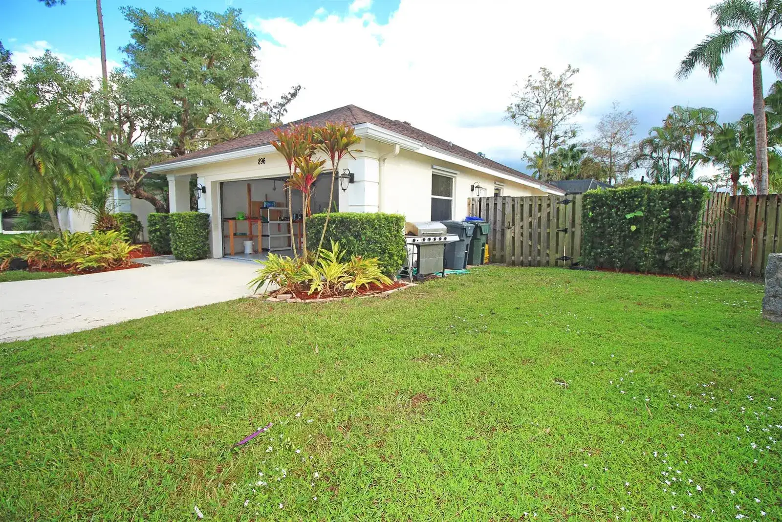 896 ROSE Court, Wellington FL 33414 photo 2