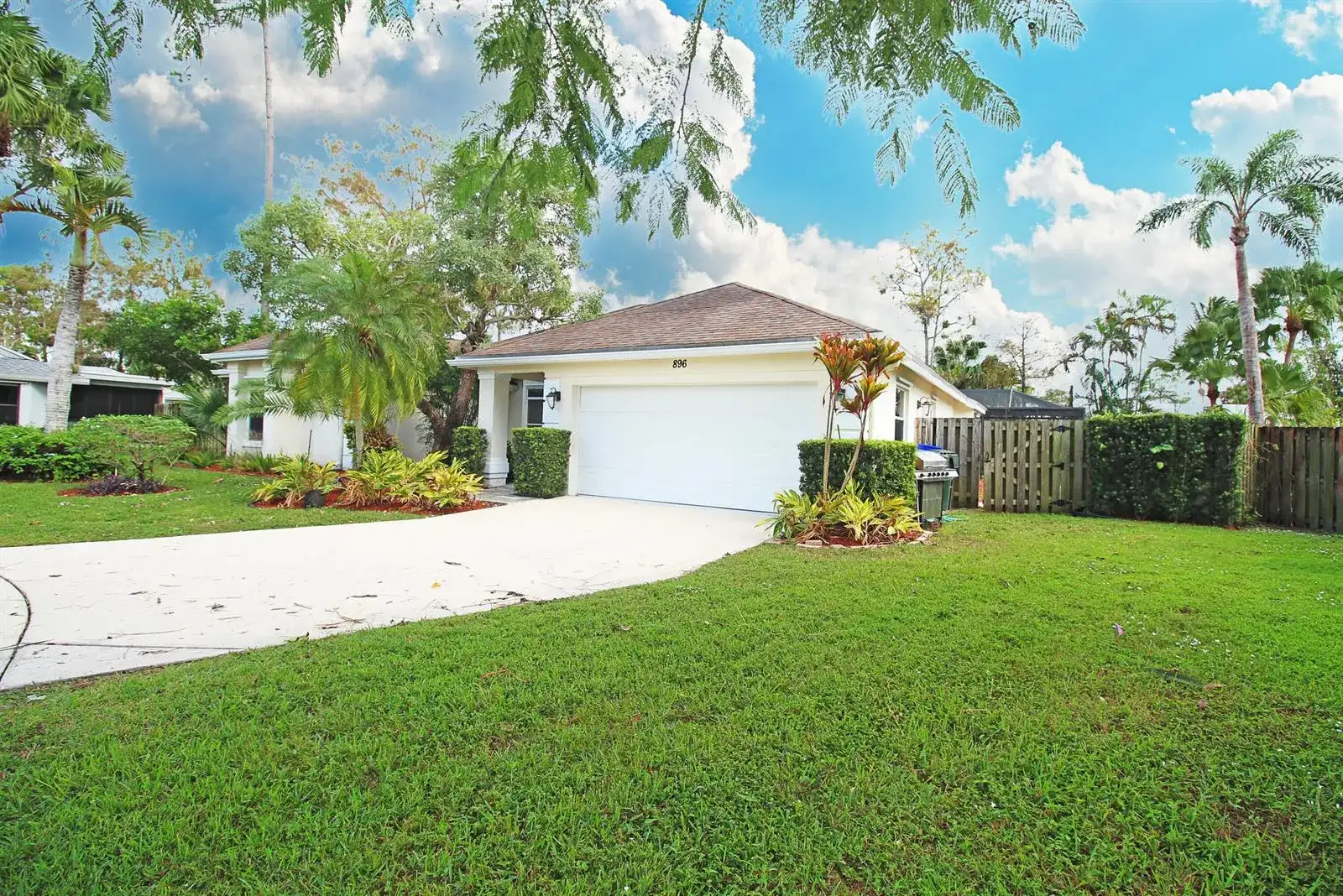 896 ROSE Court, Wellington FL 33414 photo 3