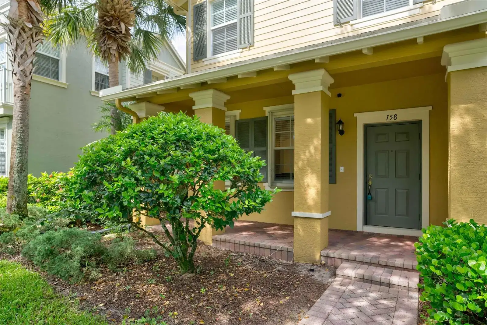 158 W Thatch Palm Circle, Jupiter FL 33458 photo 2